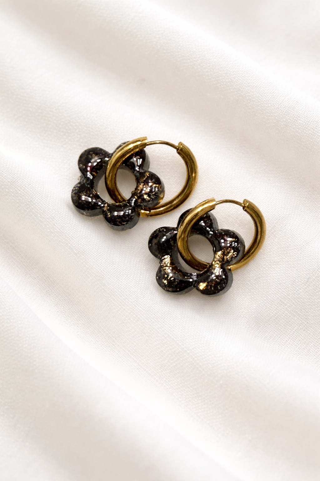 Boucles d'oreilles ALEXANDRA - Noires, éclat d'or